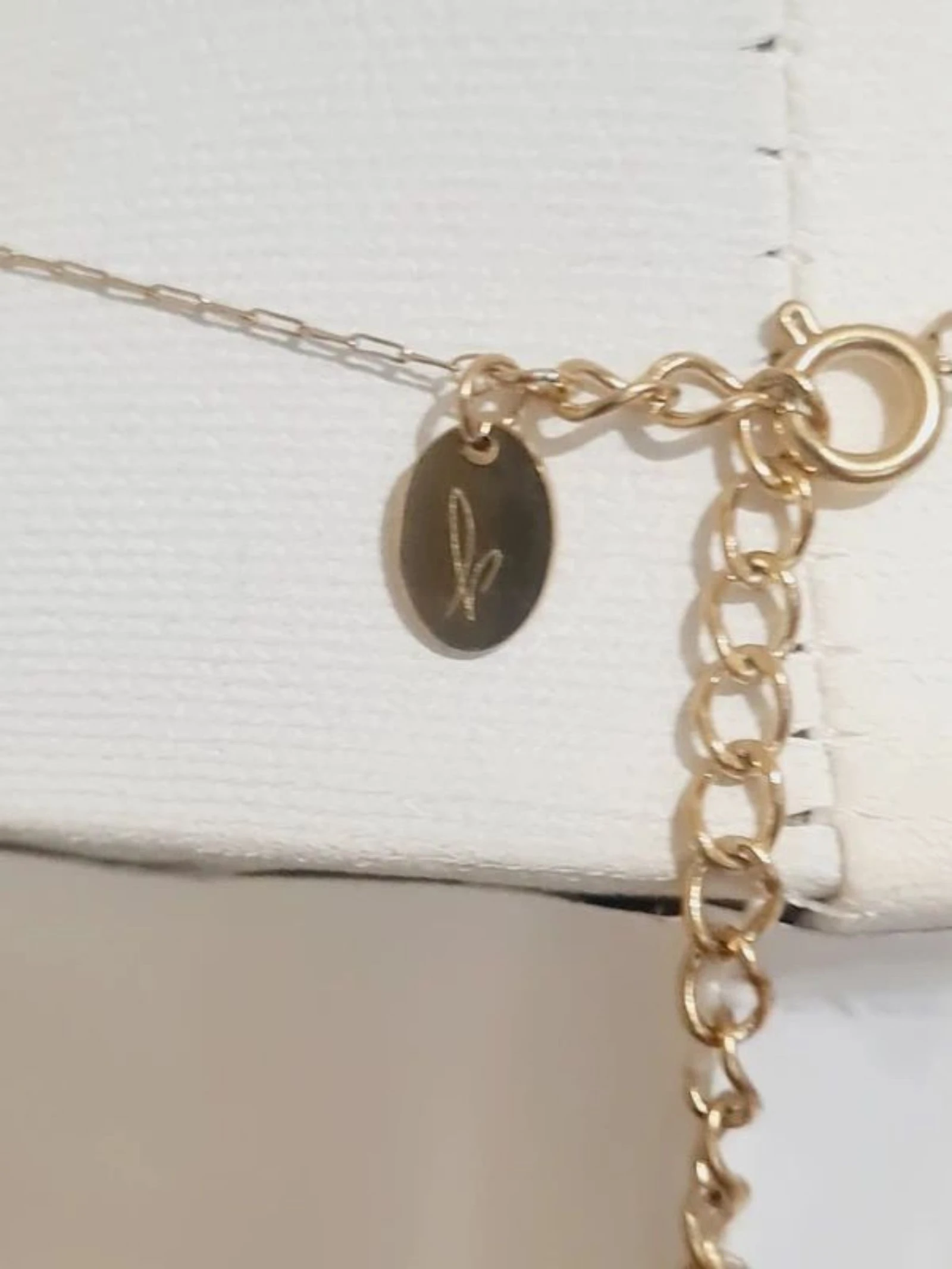 Colar dourado Bohm com cristais negros – photo 5